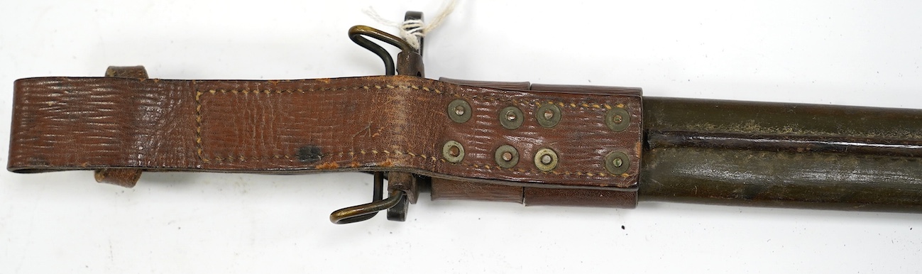 An American 1917 Remington bayonet, based on the earlier British bayonet of 1913, adapted for the 0.3 to 0.6 calibre rifles, with its leather covered scabbard. Condition - good